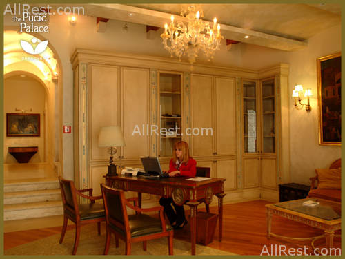 The Pucic Palace Hotel 13